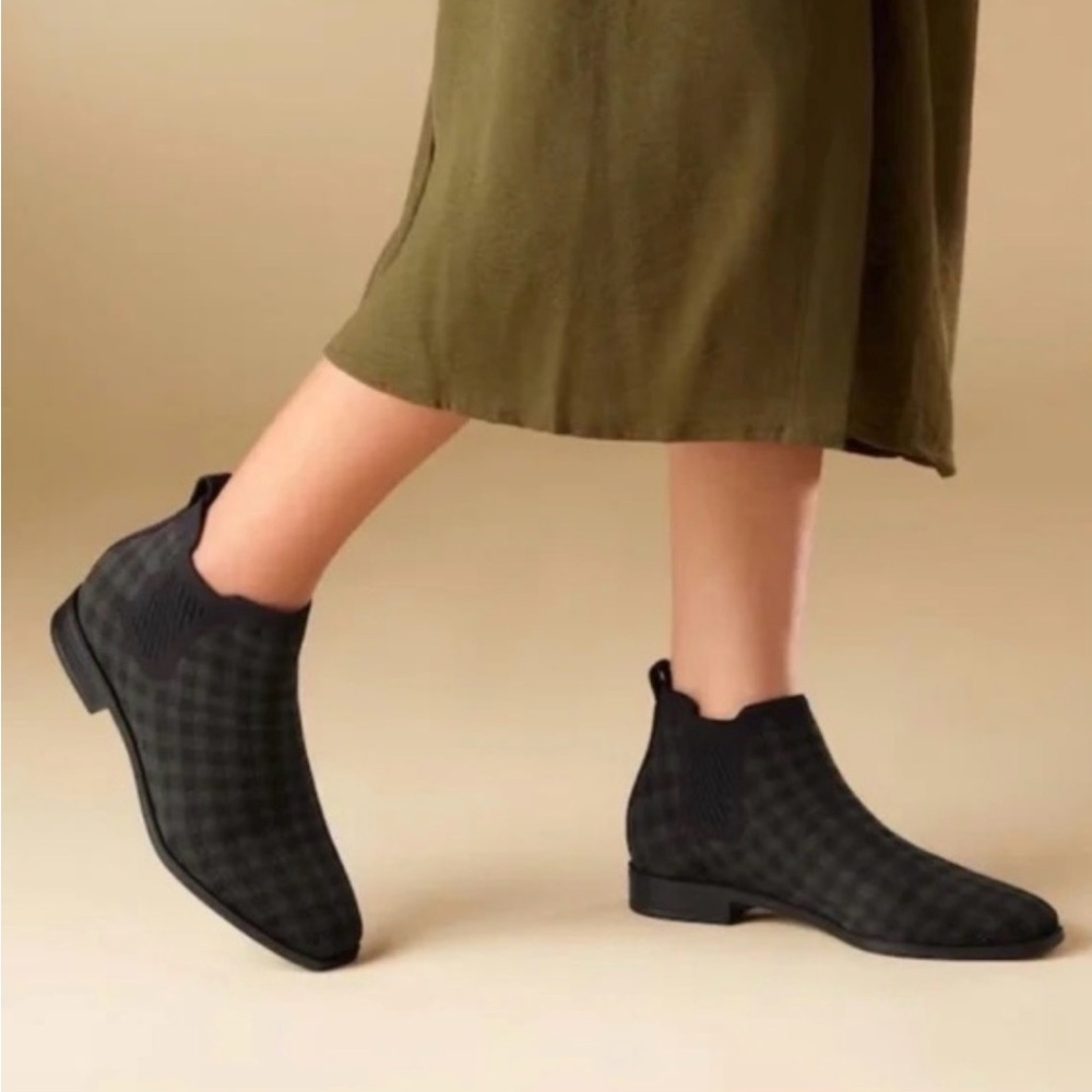 Vivaia Ryan slip on boot Olive and black plaid